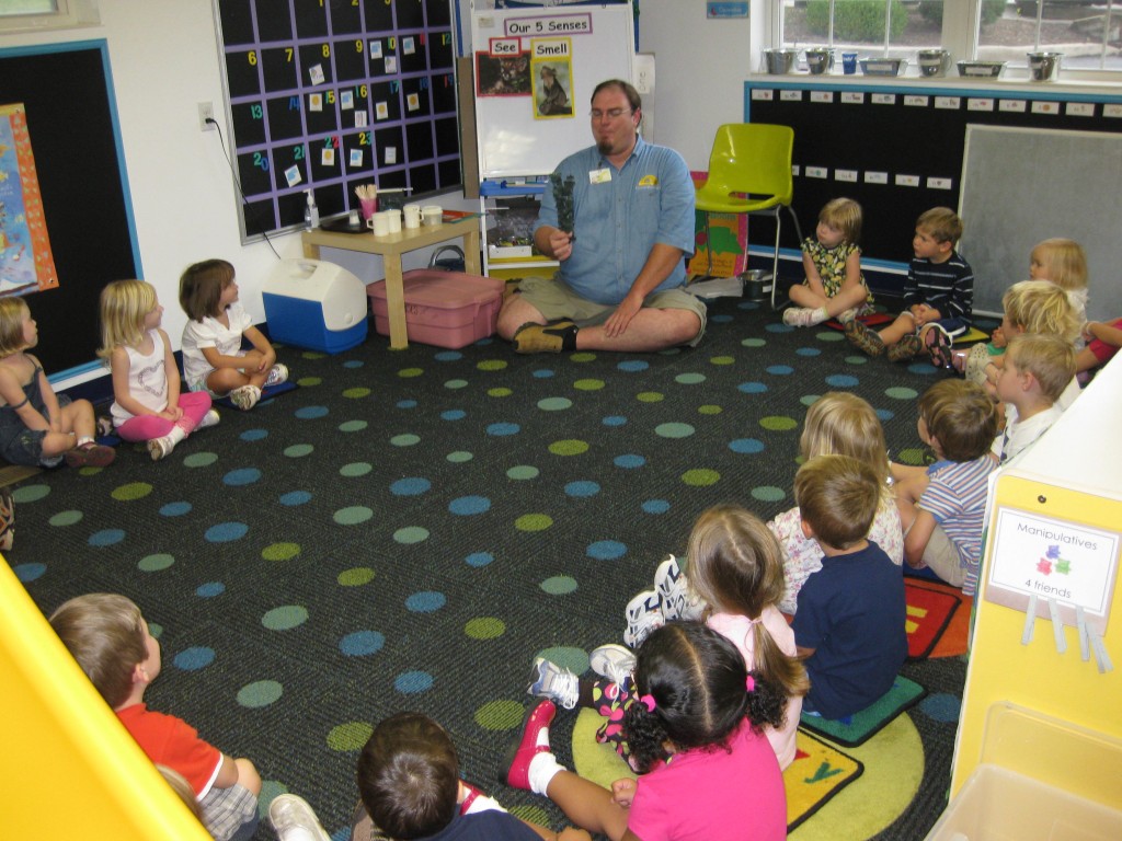 The Cincinnati Museum Center visits to talk about our five senses