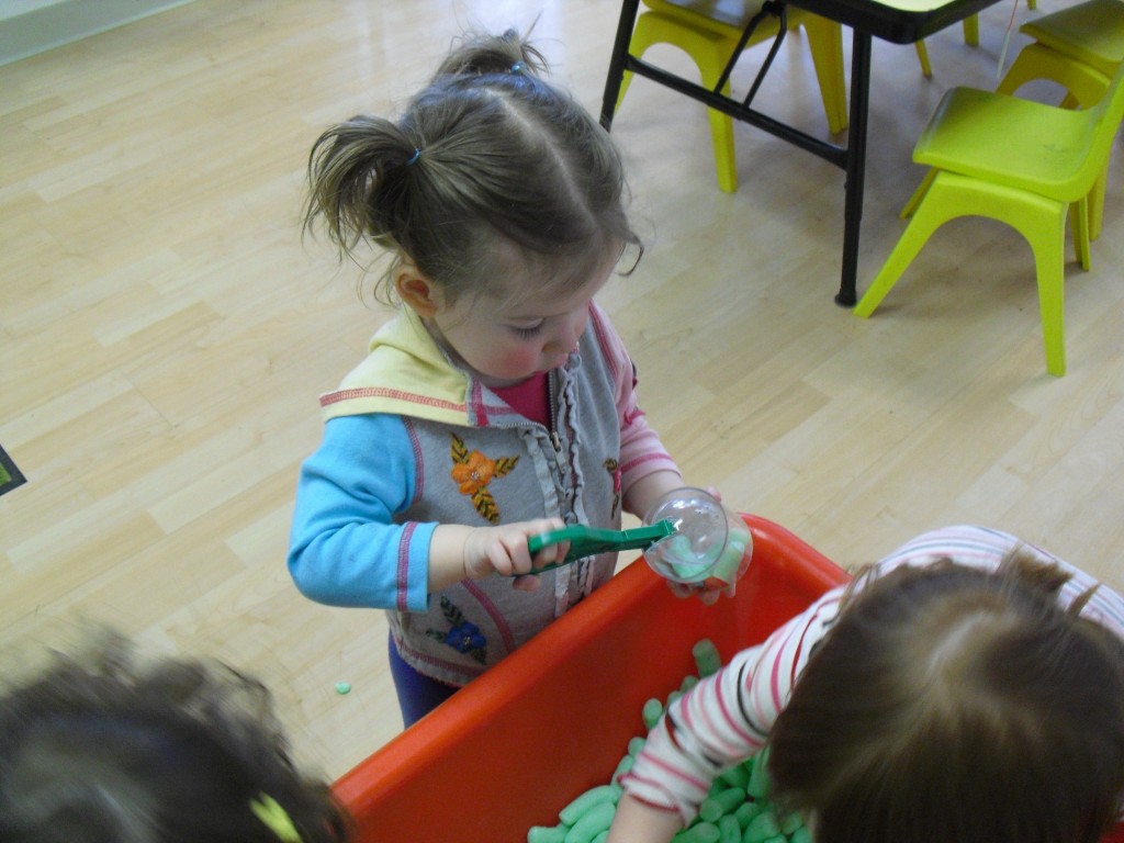 Bugs-sensory table 012