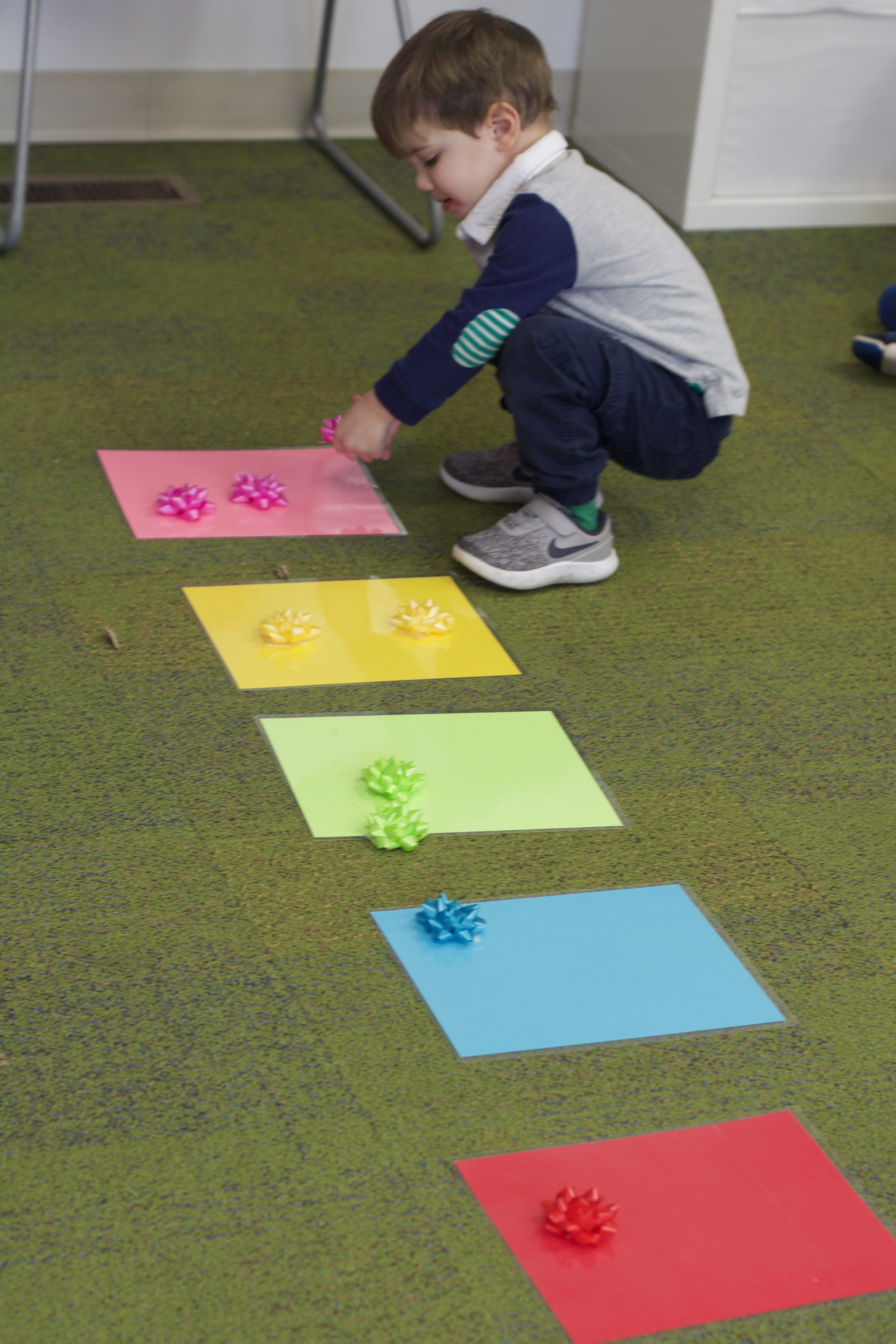 Creative Tots Preschool~Math~Sorting Bows by Color