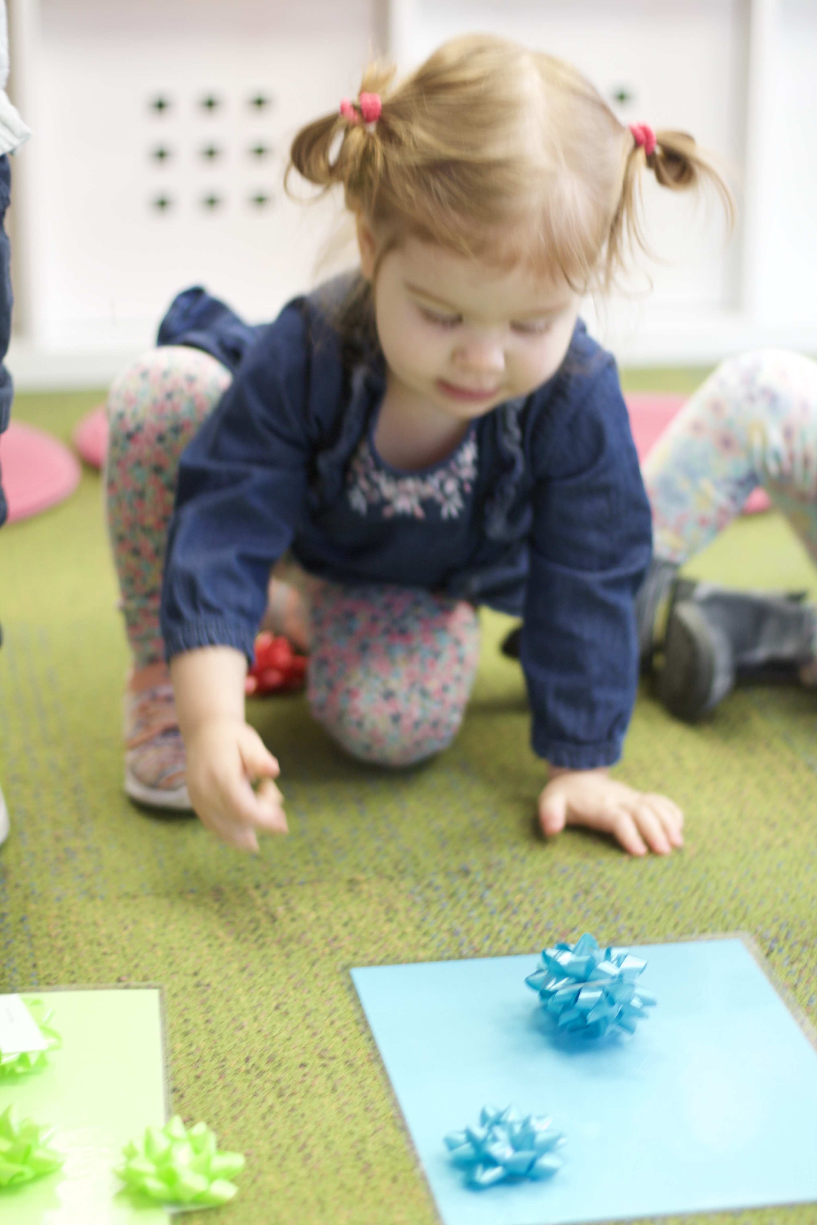 Creative Tots Preschool~Math~Sorting Bows by Color